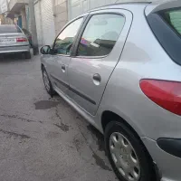 206مدل 83 فقط یک یه لکه رنگ