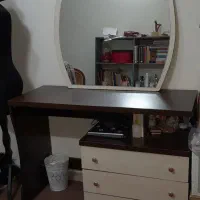 میز آرایش با آینه