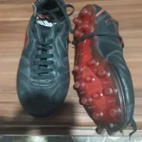 کفش فوتبال خیلی قدیمی در حد