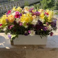 گلدان به همراه گل طبیعی