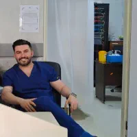 خدمات پرستاری در منزل(انواع پانسمان و سرم تراپی)