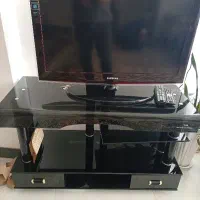 تلویزیون 32 سامسونگ به همراه میز