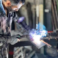 جوشکار|استخدام صنعتی، فنی، مهندسی|رشت, آزادگان|دیوار