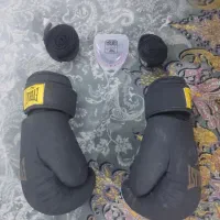 دستکش بوکس و کیسه بوکس