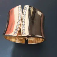 بدلیجات|بدلیجات|شیراز, پانصد دستگاه ارتش|دیوار