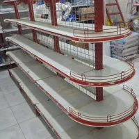 میز وسط فروشگاهی ومیز ایستاده ام دی افی جلو شیشه