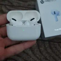 ایرپاد با محافظش