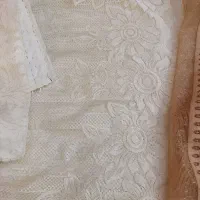 روکش بالشت و تعدادی پرده کوچک