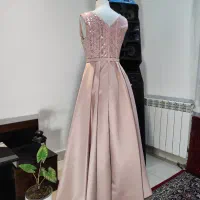 لباس مجلسی|لباس|ری, سیزده آبان|دیوار