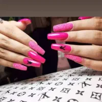 آموزش کاشت ناخن اقتصادی