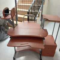 میز کامپیوتر در حد نو