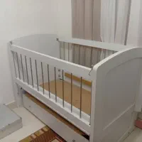 تخت نوزادی تا کودکی درحد نو بدون استفاده|تخت و صندلی بچه|آستانه اشرفیه, |دیوار