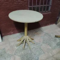 میز گرد چوبی