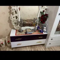 اینه و کنسول وبغل تختی