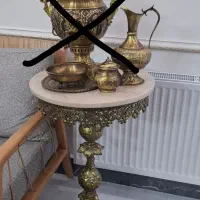 میز کنار سالنی