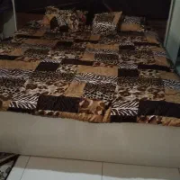 تخت ودلاور واینه