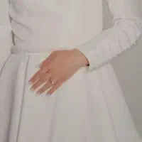 لباس عروس عقد نامزدی فرمالیته پوشیده ۳۸ و دسته گل|لباس|جعفرآباد, |دیوار