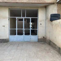 انبار ۸۰ متری  خ شهید رئیسی ۳۱