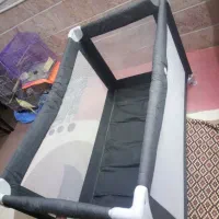 تخت کنار مادر و پارک کودک