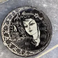 بشقاب سنگی حکاکی‌شده  قطعه هنری با حس اصالت و قدمت