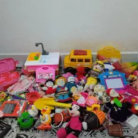 مقدار زیادی اسباب بازی سالم