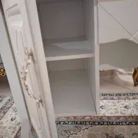 کتابخانه در حد نو تمیز سالم بدون شکستگی وپریدگی