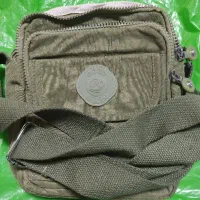 کیف|کیف، کفش، کمربند|مشهد, پایگاه شکاری|دیوار