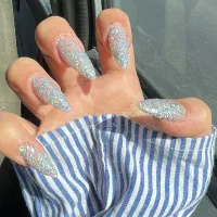 کاشت ناخن پیروزی