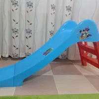 تعدادی اسباب بازی در حد نو