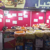 فروشنده برای کار در غرفه داخل مترو