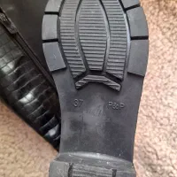 پوتین|کیف، کفش، کمربند|رشت, جانبازان|دیوار