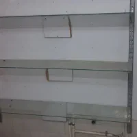 قفسه ی شیشه ی
