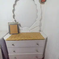 میز به همراه جا آینه
