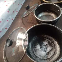 دو عدد قابلمه و یک ماهیتابه