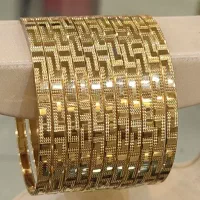 النگوی ورساچ فقط با 4%