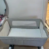 تخت کنار مادر