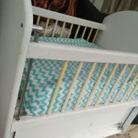 تخت کنار مادر