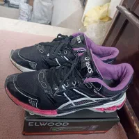 سه جفت کتانی