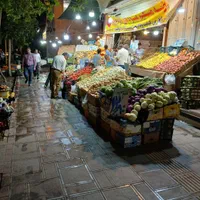 ب دو نفر کارگر سادع برایه میوه فروشی
