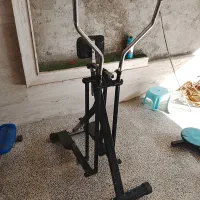 تردمیل و چند تیکه لوازم ورزشی