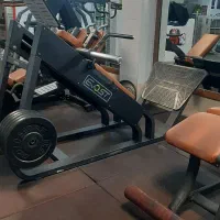 مربی بدنسازی درجه ۳ با شاگرد