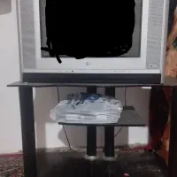 تلوزیون بادستگاه زیر تلوزیون