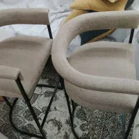 یک عدد صندلی کرم پایه بلند کافی شاپ منزل