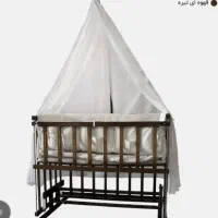 تخت کودک کنار مادر