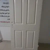 یک در چوبی آپارتمانی سالم
