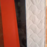 تخت و تشک با تم قرمز و مشکی