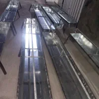 یک عدد تلویزیون و انواع تلاسه و ابخور و اخور