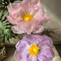 گل های حریری بزرگ دکور تولد نامزدی و دکور بوتیک