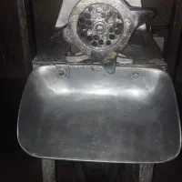 چرخ گوشت تسمه ای .یخچال بستنی قدیمی به شرط|خردکن، آسیاب، غذاساز|کرج, محمود آباد|دیوار