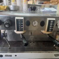 فروش فوری یک دستگاه صنعتی قهوه ساز.یخچال ایستاده